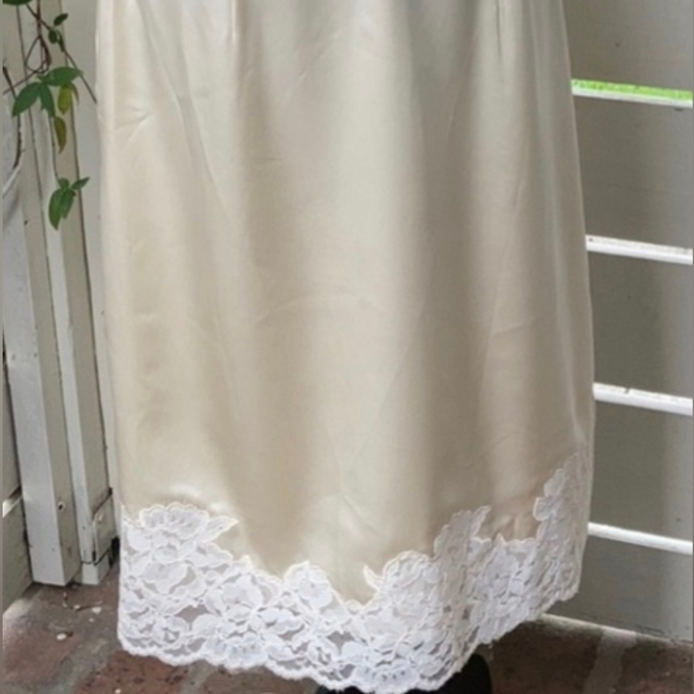 Banana Republic Cream Midi Skirt with White Lace